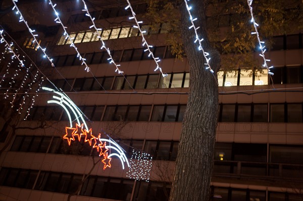 france, ile de france, paris, 14e arrondissement, nuit, matin, rue d'alesia, decoration de noel, 

Date : decembre 2012