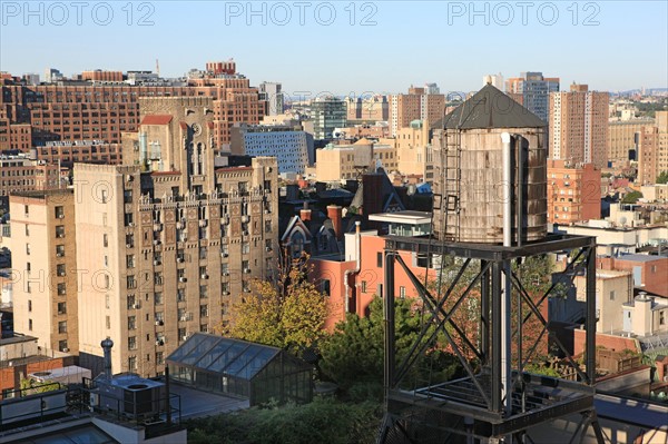 usa, state of New York, NYC, Manhattan, Chelsea, 25th W, depuis la terrasse de l'hotel Four Points by Sheraton, reservoirs a eau, toits, buildings,