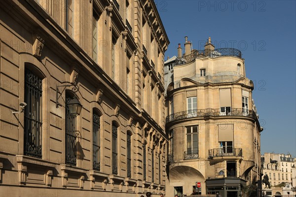 france, region ile de france, paris 1er arrondissement, 43 rue croix des petits champs, maison jaucourt, facade galbee, rotonde, entre banque de france et place des victoires, 
Date : 2011-2012