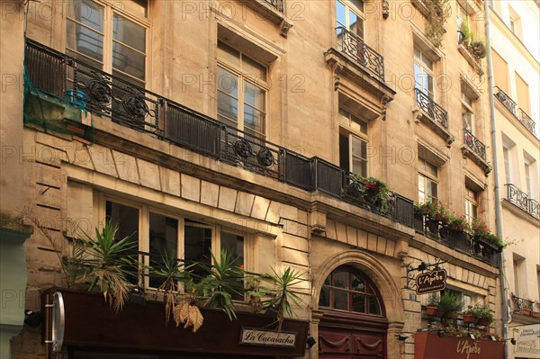 france, region ile de france, paris 2e arrondissement, rue tiquetonne no31, facade immeuble, detail du balcon, ferronnerie, 
Date : 2011-2012