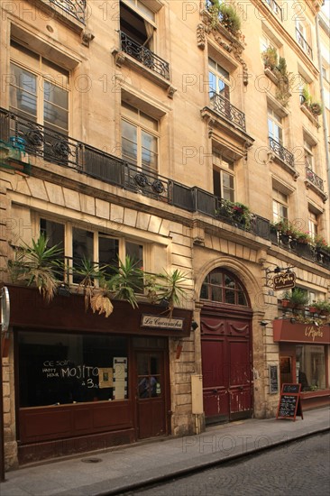 france, region ile de france, paris 2e arrondissement, rue tiquetonne no31, facade immeuble, detail du balcon, ferronnerie, 
Date : 2011-2012