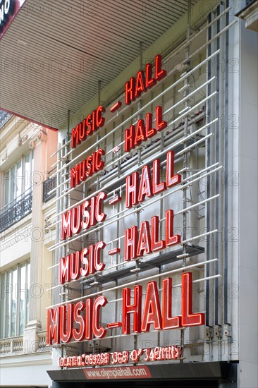 france, region ile de france, paris 2e arrondissement, boulevard des capucines, facade de l'olympia, music hall, neon, 
Date : 2011-2012