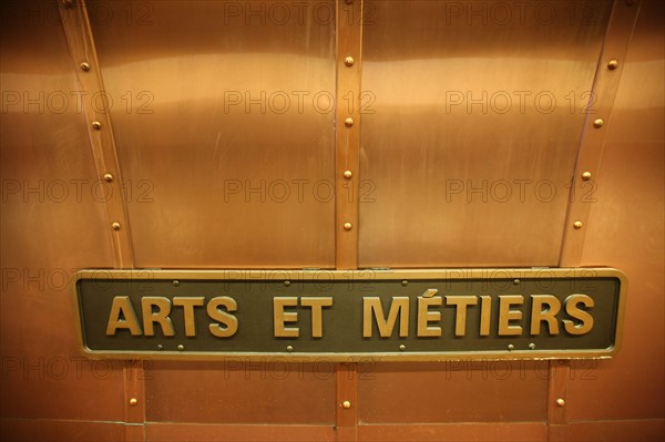 France, ile de france, paris, 3e arrondissement, station de metro arts et metiers, cuivre, 
Date : 2011-2012