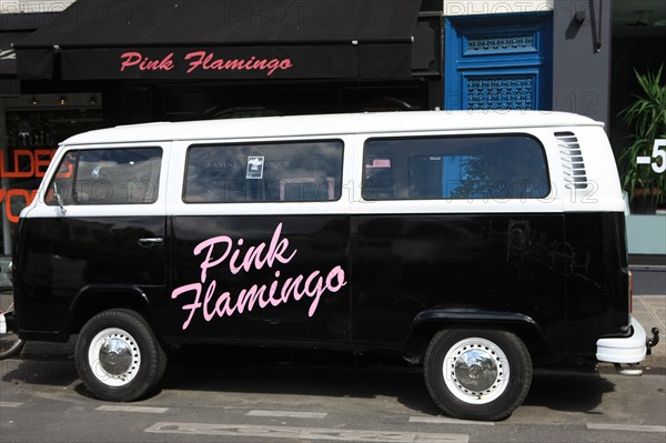 France, ile de france, paris, 3e arrondissement, marais, 105 rue vieille du temple, pizzeria pink flamingo, bio, bus volkswagen, 
Date : 2011-2012