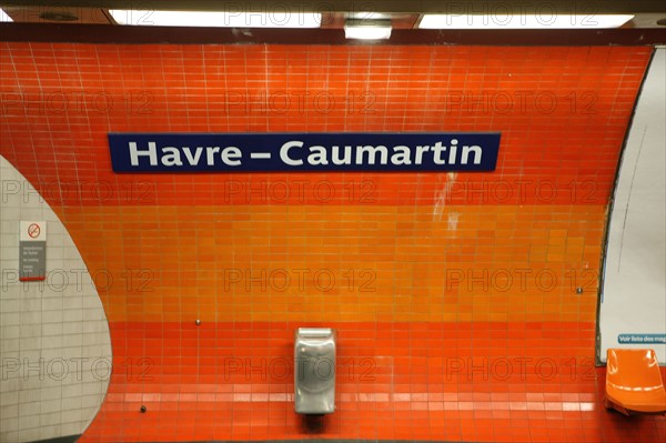 France, ile de france, paris, 3e arrondissement, station de metro havre caumartin, ratp, carreaux orange, 
Date : 2011-2012