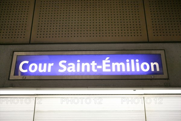 Station de métro Cour Saint-Emilion à Paris