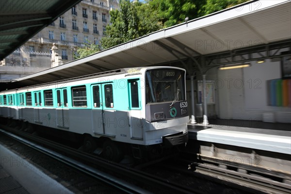 France, ile de france, paris, 16e arrondissement, station de metro passy, ligne 6, ratp, 
Date : 2011-2012