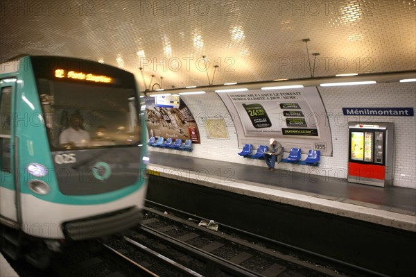 France, ile de france, paris 20e arrondissement, bd de menilmontant, station du metro menilmontant, ratp, Hector Guimard, 
Date : 2011-2012