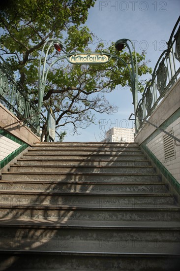 France, ile de france, paris 20e arrondissement, bd de menilmontant, station du metro menilmontant, ratp, Hector Guimard, 
Date : 2011-2012