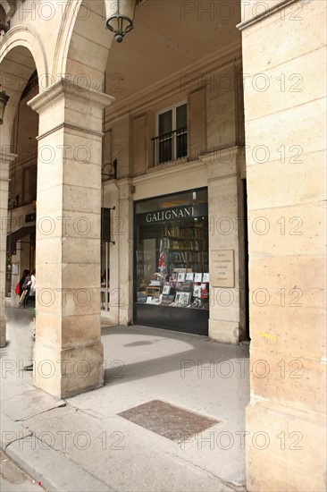 France, ile de france, paris 8e arrondissement, 224 rue de rivoli, librairie galignani, librairie anglophone, sous les arcades
Date : 2011-2012