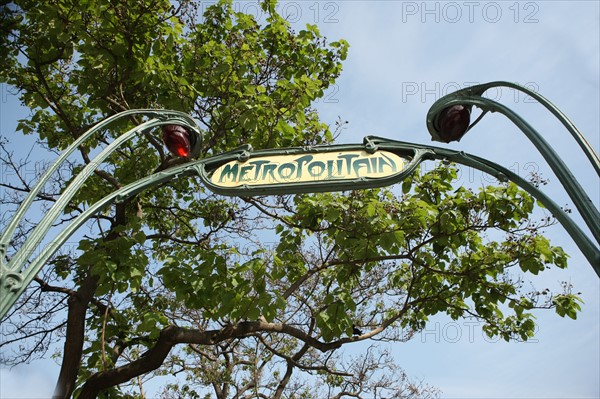 France, ile de france, paris 20e arrondissement, bd de menilmontant, station du metro menilmontant, ratp, Hector Guimard, 
Date : 2011-2012