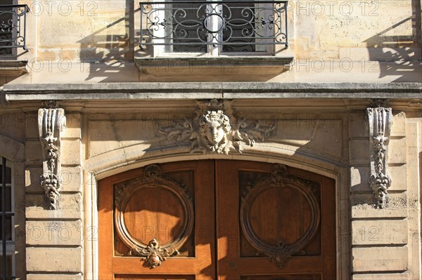 France, ile de france, paris, le marais, 3e arrondissement, 20 rue des quatre fils, hotel le feron, facade sur rue, hotel particulier, detail portail, 
Date : 2011-2012