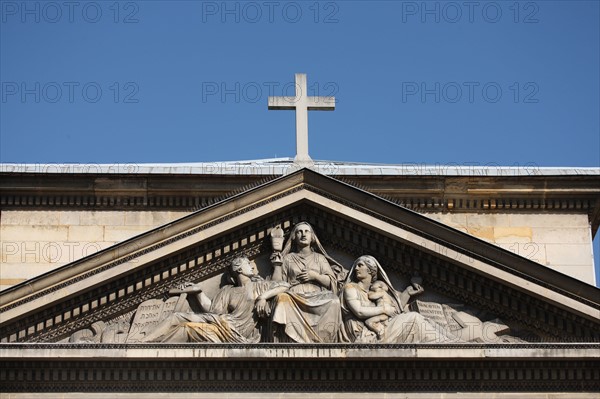 France, ile de france, paris 3e arrondissement, 68 rue de turenne, eglise saint denys du saint sacrement, religion catholique, architecte hippolyte godde, fronton, 
Date : 2011-2012