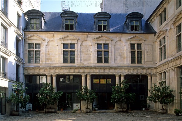 France, ile de france, paris 3e arrondissement, le marais, 4 rue chapon, hotel passart ou jean bart, hotel particulier, facade sur cour, 
Date : 2011-2012