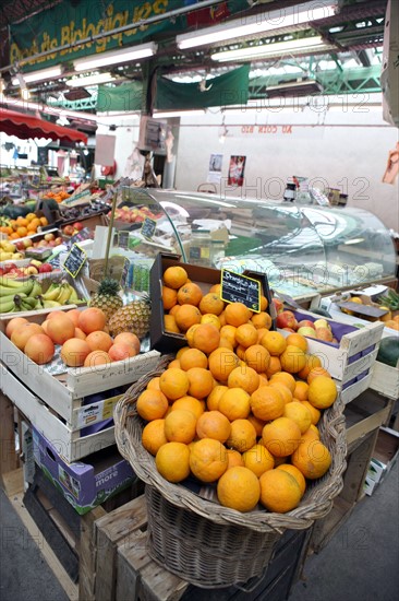 France, ile de france, paris, 3e arrondissement, rue de bretagne, marche des enfants rouges, alimentation, oranges, 
Date : 2011-2012