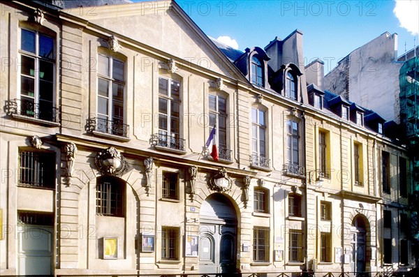 France, ile de france, paris 3e arrondissement, le marais, 54 rue de turenne, cour de l'hotel montresor, ecole elementaire, hotel particulier, 
Date : 2011-2012