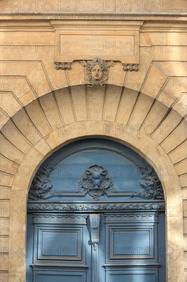 France, ile de france, paris 3e arrondissement, le marais, 60 rue de turenne, facade sur rue et portail de l'hotel grand veneur, hotel particulier, 
Date : 2011-2012