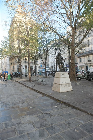 France, ile de france, paris 3e arrondissement, le marais, rue de turenne, place, carrefour rue de bretagne et filles du calvaire, statue de turenne jeune, 
Date : 2011-2012