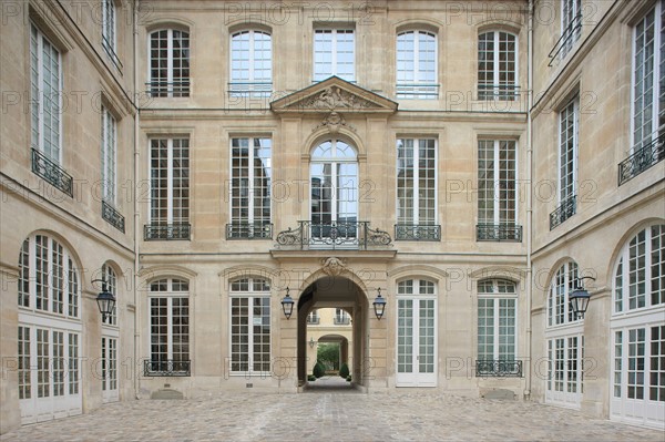 France, ile de france, paris 3e arrondissement, le marais, 79 rue du temple, hotel de montmort, hotel particulier, facade sur cour, 
Date : 2011-2012