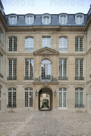 France, ile de france, paris 3e arrondissement, le marais, 79 rue du temple, hotel de montmort, hotel particulier, facade sur cour, 
Date : 2011-2012