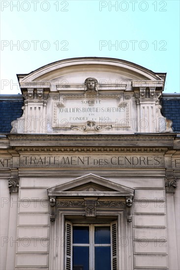 France, ile de france, paris 4e arrondissement, le marais, 39 rue des francs bourgeois, detail fronton de l'immeuble des cendres, 
Date : 2011-2012