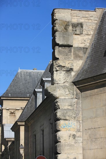 France, ile de france, paris 4e arrondissement, le marais, rue pavee, vestige du mur de la prison de la force jouxtant l'hotel de lamoignon, bhvp, 
Date : 2011-2012