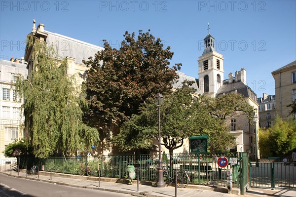 France, ile de france, paris 4e arrondissement, le marais, rue des blancs manteaux, eglise notre dame des blancs manteaux et square attenant, 
Date : 2011-2012