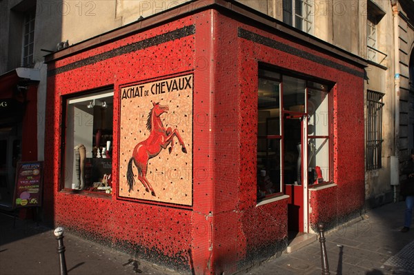 France, ile de france, paris 4e arrondissement, le marais, angle rue du roi de sicile et rue vieille du temple, ancien commerce de chevaux, boucherie chevaline, facade, mosaique, 
Date : 2011-2012