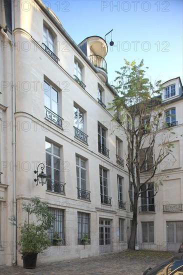 France, ile de france, paris 4e arrondissement, le marais, 14 rue de birague, hotel particulier, lucarnes a poulies, 
Date : 2011-2012