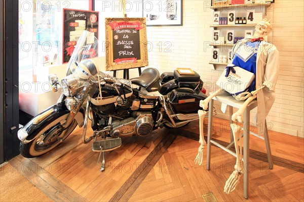 France, ile de france, paris 4e arrondissement, 15 rue des francs bourgeois, boutique kiehl's, cosmetique, l'oreal, harley davidson, 
Date : 2011-2012