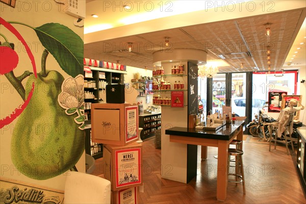 France, ile de france, paris 4e arrondissement, 15 rue des francs bourgeois, boutique kiehl's, cosmetique, l'oreal, harley davidson, 
Date : 2011-2012