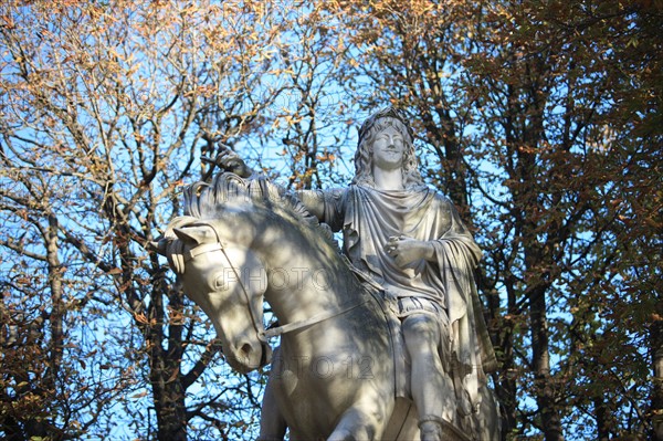 France, ile de france, paris 4e arrondissement, marais, place des vosges, statue equestre de louis XIII.
Date : 2011-2012