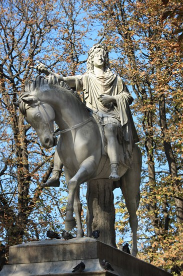 France, ile de france, paris 4e arrondissement, marais, place des vosges, statue equestre de louis XIII.
Date : 2011-2012