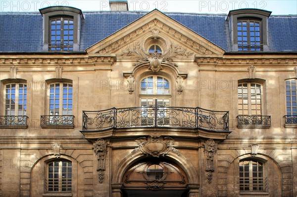 France, ile de france, paris 4e arrondissement, le marais, 31 rue des francs bourgeois, hotel d'albret, hotel particulier, affaires culturelles de la ville de paris, facade sur rue, portail.
Date : 2011-2012