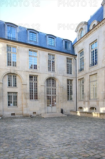 France, ile de france, paris 4e arrondissement, le marais, 31 rue des francs bourgeois, hotel d'albret, hotel particulier, affaires culturelles de la ville de paris, facade sur cour.
Date : 2011-2012