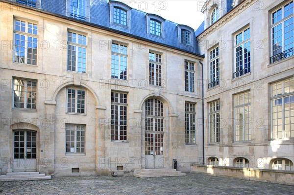 France, ile de france, paris 4e arrondissement, le marais, 31 rue des francs bourgeois, hotel d'albret, hotel particulier, affaires culturelles de la ville de paris, facade sur cour.
Date : 2011-2012