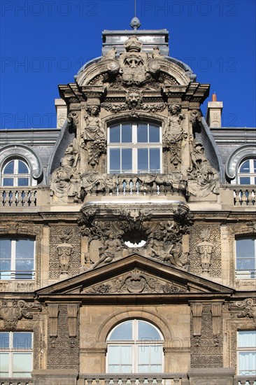 France, ile de france, paris, le marais, 4e arrondissement, 2 quai des celestins, hotel fieubet, ecolle massillon, facade sur cour, hotel particulier.
Date : 2011-2012