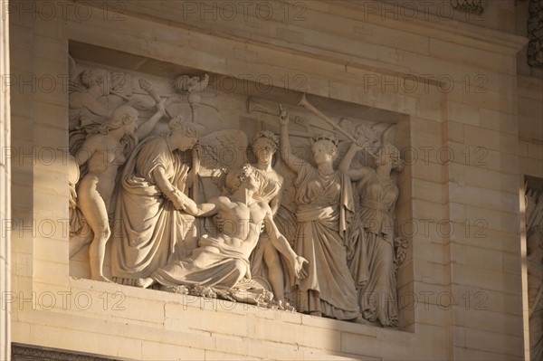 France, ile de france, paris 5e arrondissement, rue soufflot, pantheon, place des grands hommes, colonnade.
Bas-relief : L'Apotheose du heros mort pour la patrie, sculpte en 1837 par Charles-Francois Leboeuf dit Nanteuil.
.Date : 2011-2012