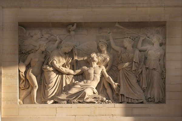 France, ile de france, paris 5e arrondissement, rue soufflot, pantheon, place des grands hommes, colonnade.
Bas-relief : L'Apotheose du heros mort pour la patrie, sculpte en 1837 par Charles-Francois Leboeuf dit Nanteuil.
.Date : 2011-2012