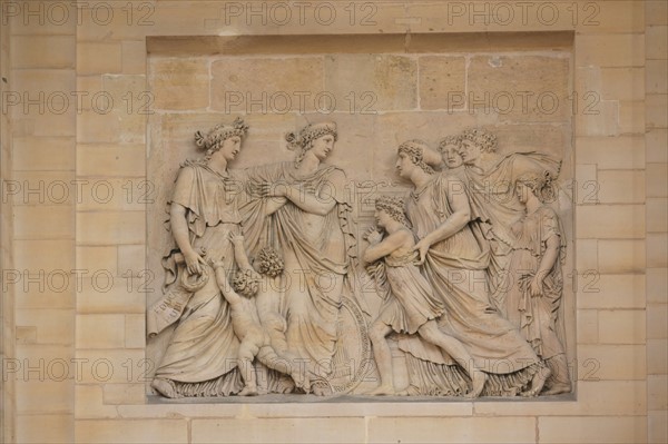 France, ile de france, paris 5e arrondissement, rue soufflot, pantheon, place des grands hommes, colonnade.
Bas-relief : L'Instruction publique, sculpte en 1837 par Charles-Francois Leboeuf dit Nanteuil.
Date : 2011-2012