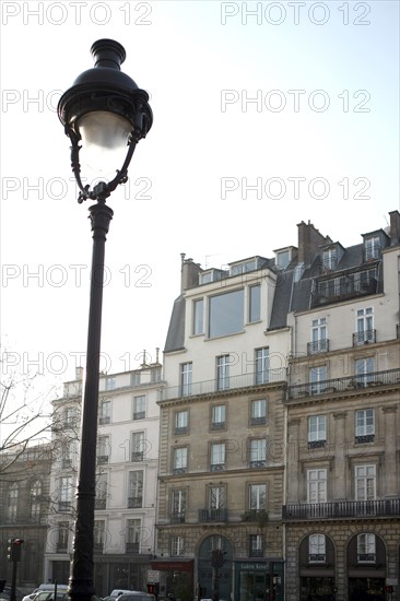 France, ile de france, paris 5e arrondissement, 21 quai malaquais, haut inattendu d'un immeuble, surelevation, atelier d'artiste, elevation.
Date : 2011-2012