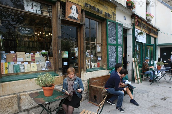 France, ile de france, paris 5e arrondissement, 1 rue de la bucherie, librairie shakespeare & co, livres, anglophones, litterature anglo saxonne, walt whitman.
Date : 2011-2012