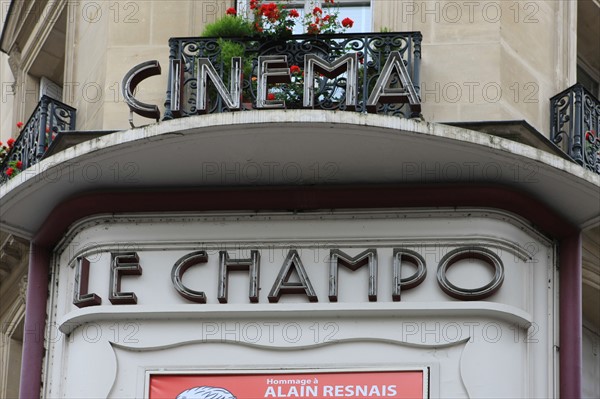 France, ile de france, paris 5e arrondissement, 51 rue des ecoles, cinema le champo, films, cinephilie, facade art deco.
Date : 2011-2012