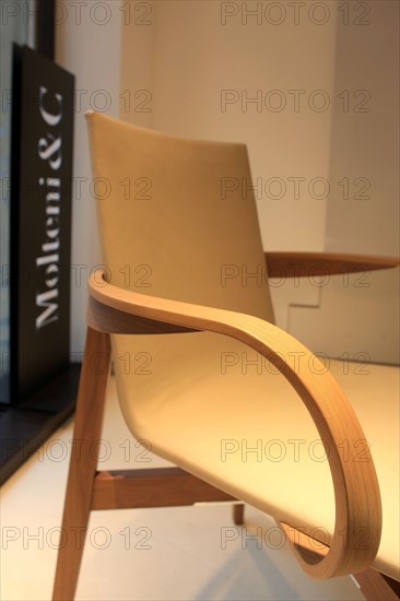 France, ile de france, paris 7e arrondissement, 6 rue des saint peres, showroom molteni, design, edition de mobilier, decoration, detail accoudoir, fauteuil.
Date : 2011-2012