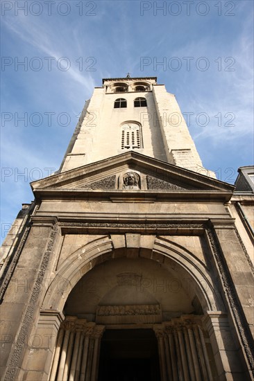 France, ile de france, paris 6e arrondissement, place saint germain des pres, eglise saint germain des pres, religion catholique, detail du porche.
Date : 2011-2012