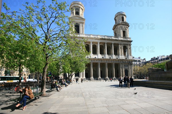 France, ile de france, paris 6e arrondissement, place saint sulpice, eglise saint sulpice, fontaine dite des point cardinaux;
Date : 2011-2012