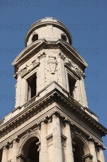 France, ile de france, paris 6e arrondissement, place saint sulpice, eglise saint sulpice, tour sud inachevee, travaux, pierre, chapiteaux.
Date : 2011-2012