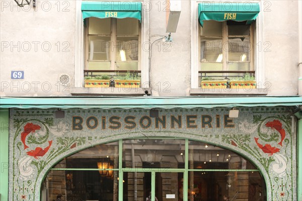 France, ile de france, paris 6e arrondissement, 68 rue de Seine ancienne poissonnerie, bar restaurant la boissonnerie, detail mosaique.
Date : 2011-2012