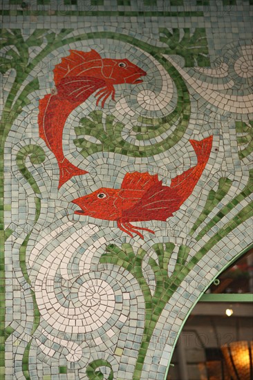 France, ile de france, paris 6e arrondissement, 68 rue de Seine ancienne poissonnerie, bar restaurant la boissonnerie, detail mosaique.
Date : 2011-2012