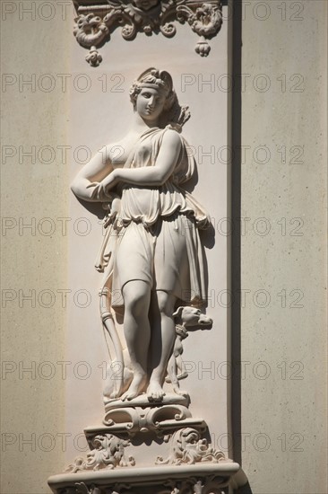 France, ile de france, paris 7e arrondissement, 14 rue vaneau, maison de 1835 neo renaissance, philibert delorme, architecture, decor, renovation, detail sculpture.
Date : 2011-2012
